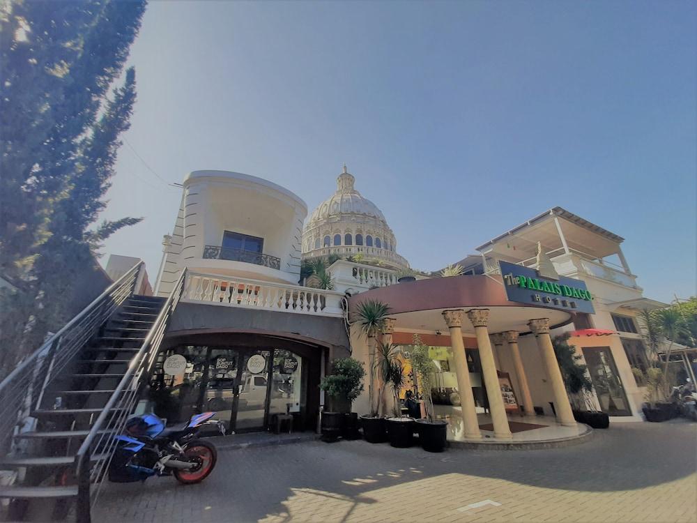 The Palais Hotel Dago Bandung Exteriör bild