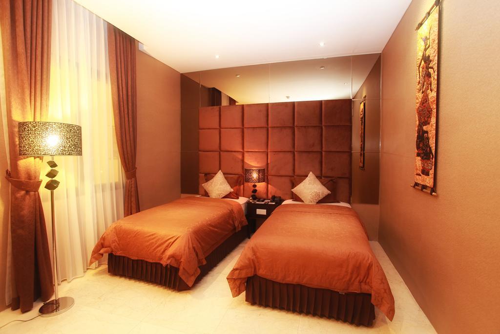 The Palais Hotel Dago Bandung Exteriör bild